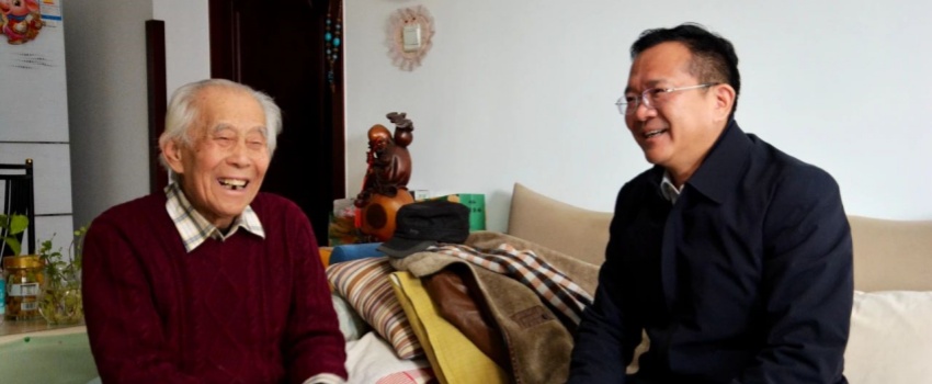 中國樂(lè )凱黨委領(lǐng)導看望慰問(wèn)樂(lè )凱老領(lǐng)導、老專(zhuān)家、老干部、老黨員及生活困難職工